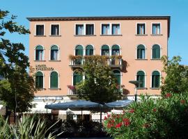 Hotel Cristallo – hotel w Lido di Venezia