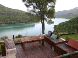 Casa Rural Los Parrales, cottage di El Tranco