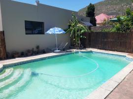 The Pool Cottage, hotel di Fish Hoek