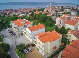 Cozy Apartment In Kastel Stari With Kitchen, hotel u gradu Kaštela