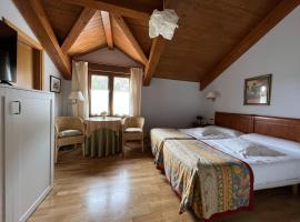 Hostal Rural Salazar, casa rural a Oronz