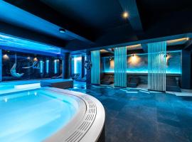 Hotel Warszawa Spa & Resort โรงแรมในเอากุสตูฟ