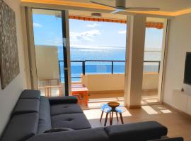 BEACHFRONT -- NEW LUXURY Apartment -- 1ª Linea Playa -- Fuengirola CITY CENTER -- Private PARKING -- Panoramic Sea Views --, hotelli Fuengirolassa