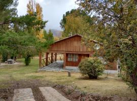 Cabañas Las Mulas "confort en la montaña", hotel u gradu Potreriljos