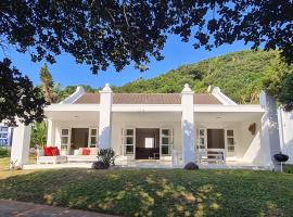 Villa Songo, Estuary Country Estate, INVERTER & RENOVATED, hotell i Port Edward