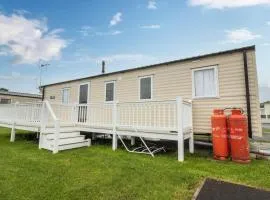 Lovely Caravan With Decking At Seawick Holiday Park In Essex Ref 27471Sw