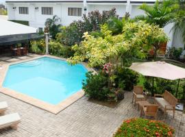 Red Knight Gardens, hotel u gradu Davao Siti