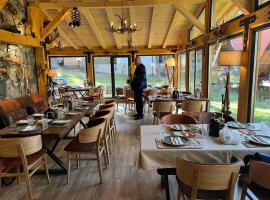 Algara hut – hotel w mieście Panicziszte