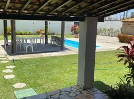 Casa aconchegante com piscina e muito espaço verde