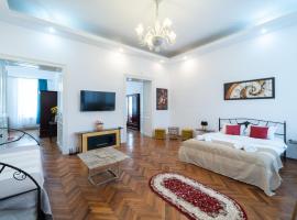 5* noble house in historic center, hotel i Cluj-Napoca