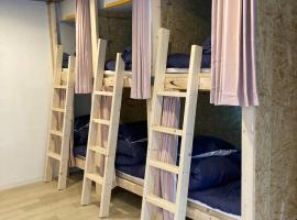 Cloud Sharing Hotel Hakata 1, B&B em Fukuoka