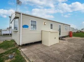 Great 6 Berth Caravan With Wifi At St Osyth Beach In Essex Ref 28013Gc、クラクトン・オン・シーのホテル