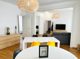 CHIC Appartement Type 4 / Parking Privé, hotel amb aparcament a Reims