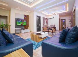 God's Touch Apartments Signature، فندق في لاغوس