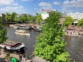 Petite city center loft on Amstel river