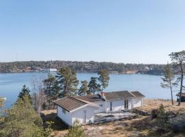 Spectacular lake plot, Stockholm archipelago, koča v mestu Dalarö