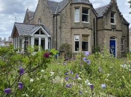 Glen Lyon Lodge Bed and Breakfast, מקום אירוח B&B בנאירן