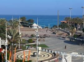 חוויה בכיכר, hotel en Netanya