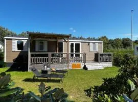 De Strandhoed Renesse, new & luxe chalet with garden en close to centrum & beach!