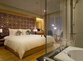 Gemini Saigon LUXURY, hotel in Ho Chi Minh-stad