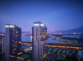 The Westin Nanjing Xuanwu Lake – hotel w mieście Nankin