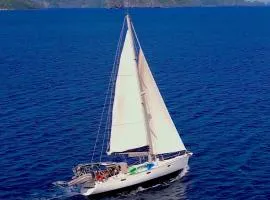 Palawan Private Sailing Yacht Cruise in El Nido