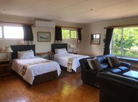 Bee’s Knees Cottage, hotel v destinácii Winterton