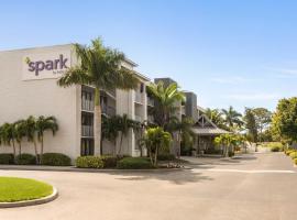 Spark by Hilton Sarasota Siesta Key Gateway, hótel í Sarasota