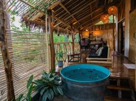 Carabao Lodge - 2 bedroom house with AC & plunge pool – hotel w mieście El Nido