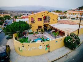 Hostel Los Amigos by Youroom، إقامة منزل في La Mareta