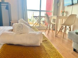 LUXURY SUITES MINERVA beach, θέρετρο σε Benalmádena