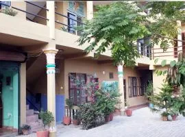 Nikunj Safari Guest House Sauraha