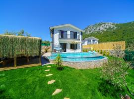 Loop House - Luxury Villa with Pool in YeşilÜzümlü, hotel in Fethiye