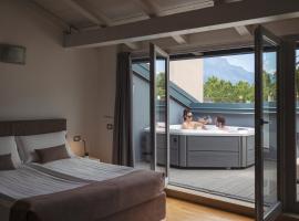 Hi Room with Jacuzzi and SPA access, hotell sihtkohas Trento