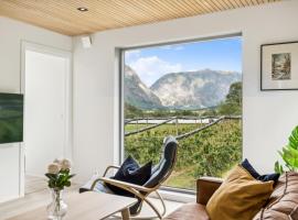 Jordeplegarden holiday home - Part of a farm - Two buildings - Close to Flåm，萊達爾索里的有停車位的飯店