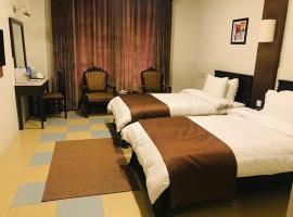 Rahib inn Hotel Mall Road, khách sạn ở Murree