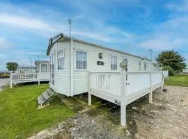 6 Berth Caravan With Decking At Seawick Holiday Park In Essex Ref 27549Sw