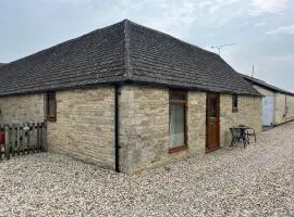 Tupenny Cottage, Old Mill Farm, Cotswold Water Park