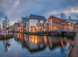 Hoogwaardig afgewerkt loft in oude stadscentrum, хотел в Алкмаар