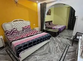 S4 Home Stay Hotel - Five mint walk From Golden Temple