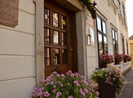 Hotel Paradies, hotel a Teplice