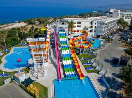 Leonardo Laura Beach & Splash Resort, hotel met parkeren in Paphos