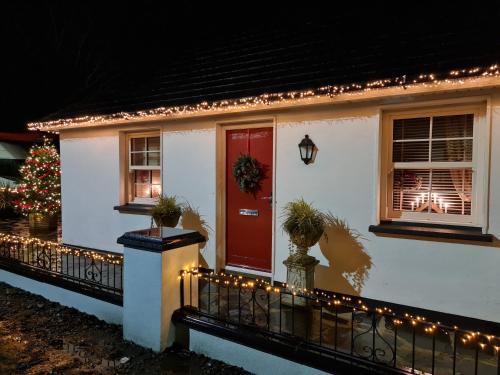 Kiltoy Cottage, Cosy 2 bedroomed Gate Lodge Cottage