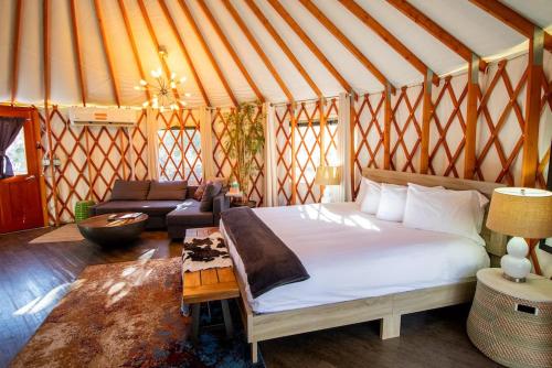 Escalante Yurts - Luxury Lodging