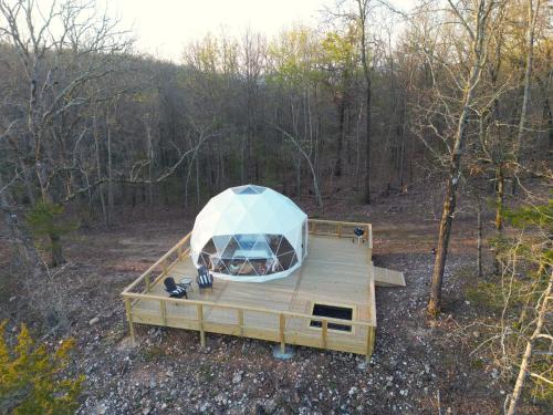 NEW RIVER VIEW Cliff Dome Glamping @ White River, minutes to fishing, hikes!