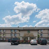 Quality Inn & Suites Detroit Metro Airport، فندق بالقرب من مطار ديترويت مترو - DTW، رومولوس