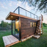 Elegant Container Tiny House Yellow & Blue, хотел близо до Летище Waco Regional - ACT, Уако