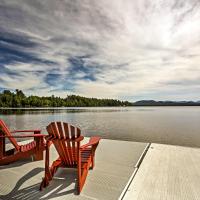 Restored Historic Saranac Lake Home Lake Access!, hotel i nærheden af Adirondack Regionale Lufthavn - SLK, Lake Clear