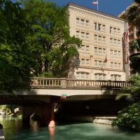 Drury Inn & Suites San Antonio Riverwalk، فندق في سان انطونيو