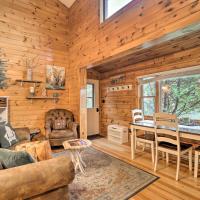 Pet-Friendly Adirondack Cabin with On-Site Lake, viešbutis mieste Saranak Leikas, netoliese – Adirondack regioninis oro uostas - SLK